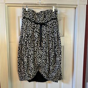 Anna Sui- GUC Black and Off White Lace Babydoll Puff Bottom Mini Dress. Size 4